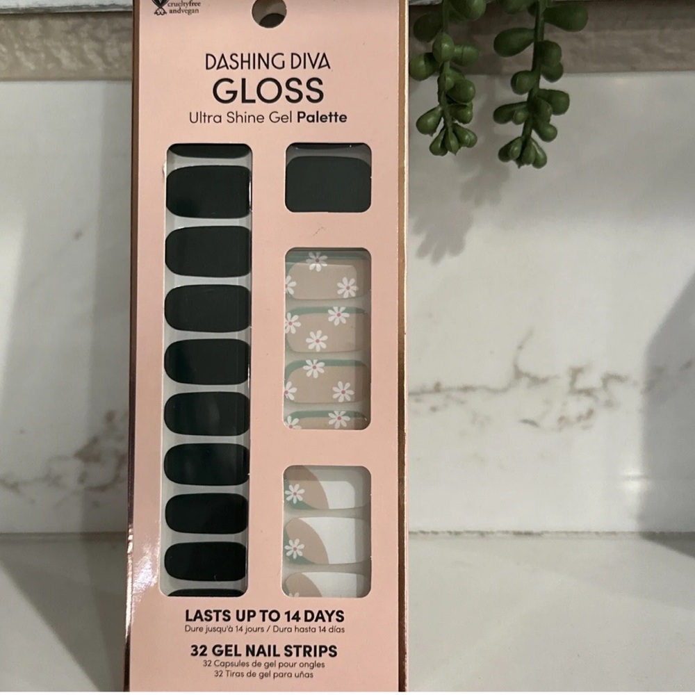 Dashing Diva -Gloss Ultra Shine Gel Palette - 32 Nail Strips - Ivy Twist